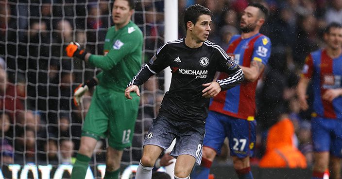 Chelsea's Oscar, centre, celebrates scoring a goal during the English Premier League soccer match between Crystal Palace and Chelsea at Selhurst Park stadium in London, Sunday, Jan. 3, 2016. (AP Photo/Kirsty Wigglesworth)