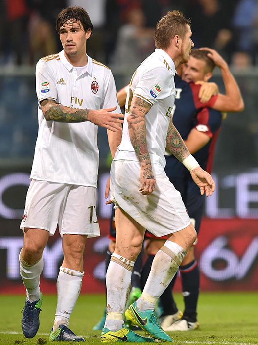 Milan's Juraj Kucka, right, is comforted by his teammate Alessio Romagnoli after his own goal during the Italian Serie A soccer match between Genoa and Milan at the Luigi Ferraris stadium in Genoa, Italy, Oct. 25, 2016. (Simone Arveda/ANSA via AP)