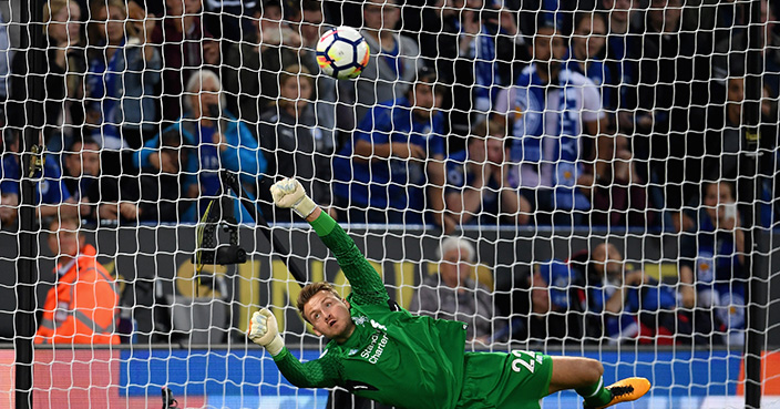 LEICESTER, ENGLAND - SEPTEMBER 23: Simon Mignolet of Liverpool saves Jamie Vardy of Leicester City (not pictured) penalty during the Premier League match between Leicester City and Liverpool at The King Power Stadium on September 23, 2017 in Leicester, England.  (Photo by Laurence Griffiths/Getty Images)